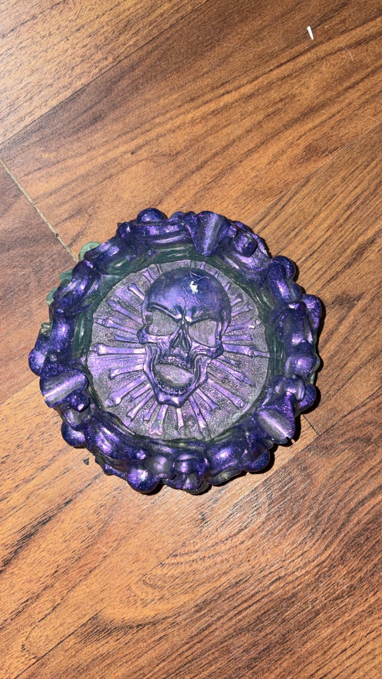 Glow in dark skull ashtray