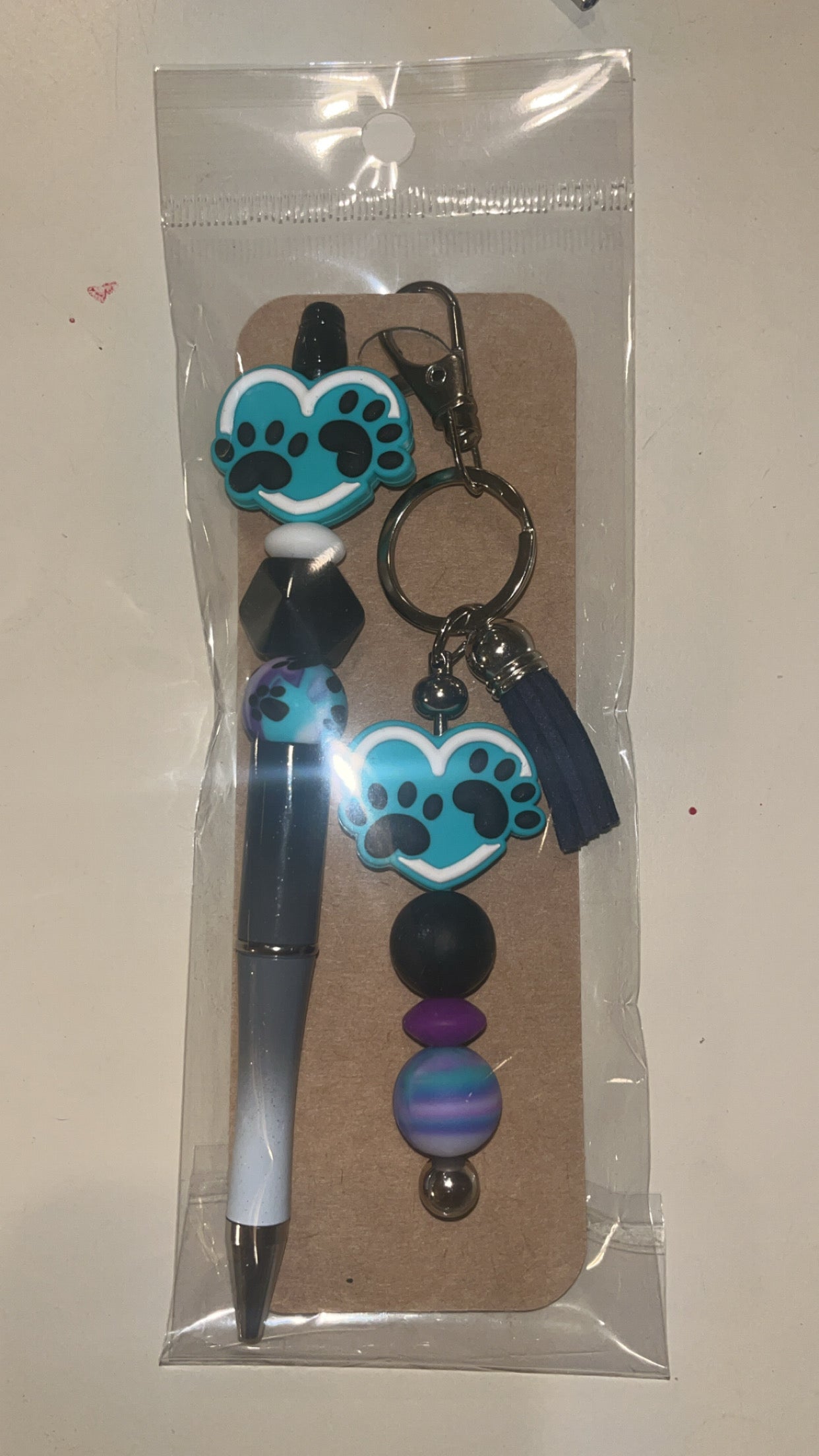 Pen and keychain bundle “Pet-paws”