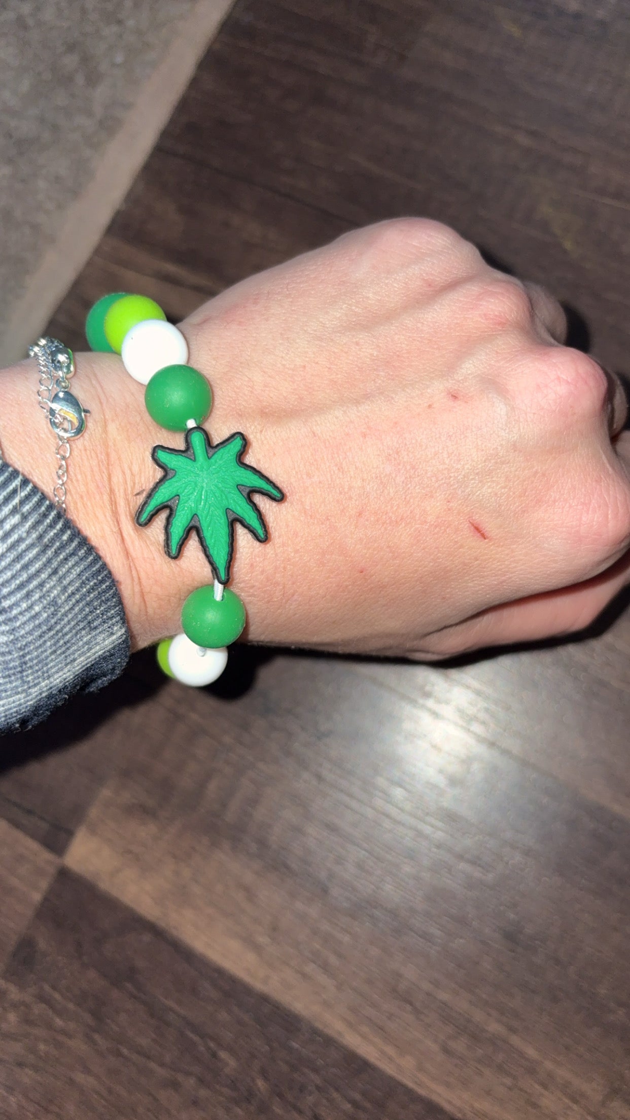 “420 leaf” bracelet with keychain