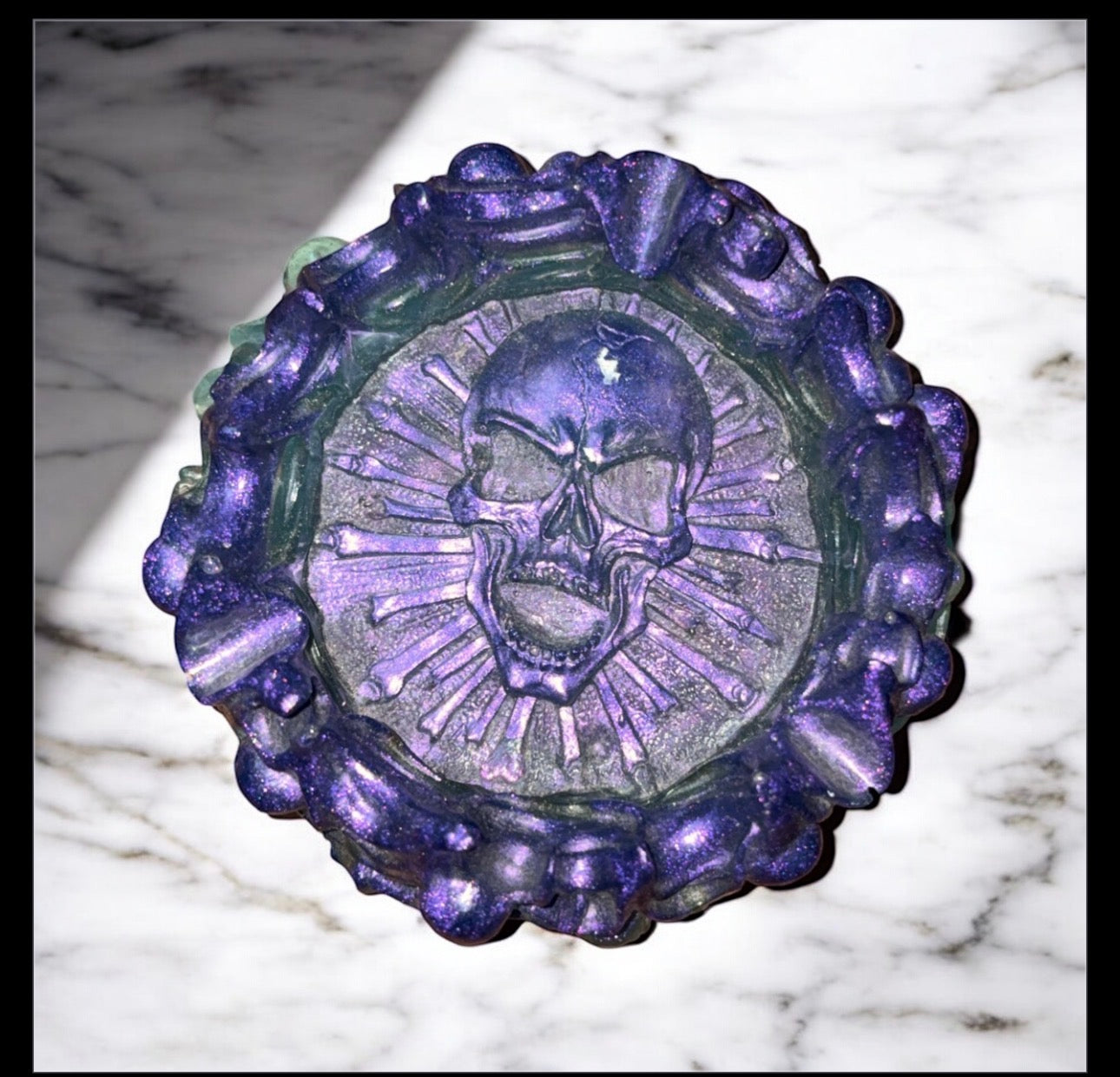 Glow in dark skull ashtray
