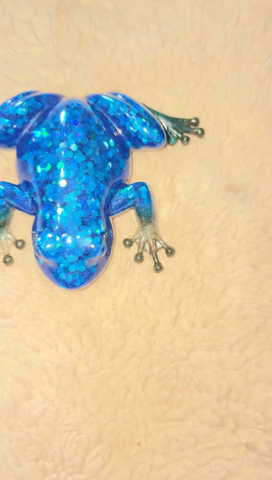 Tree frog resin home decor